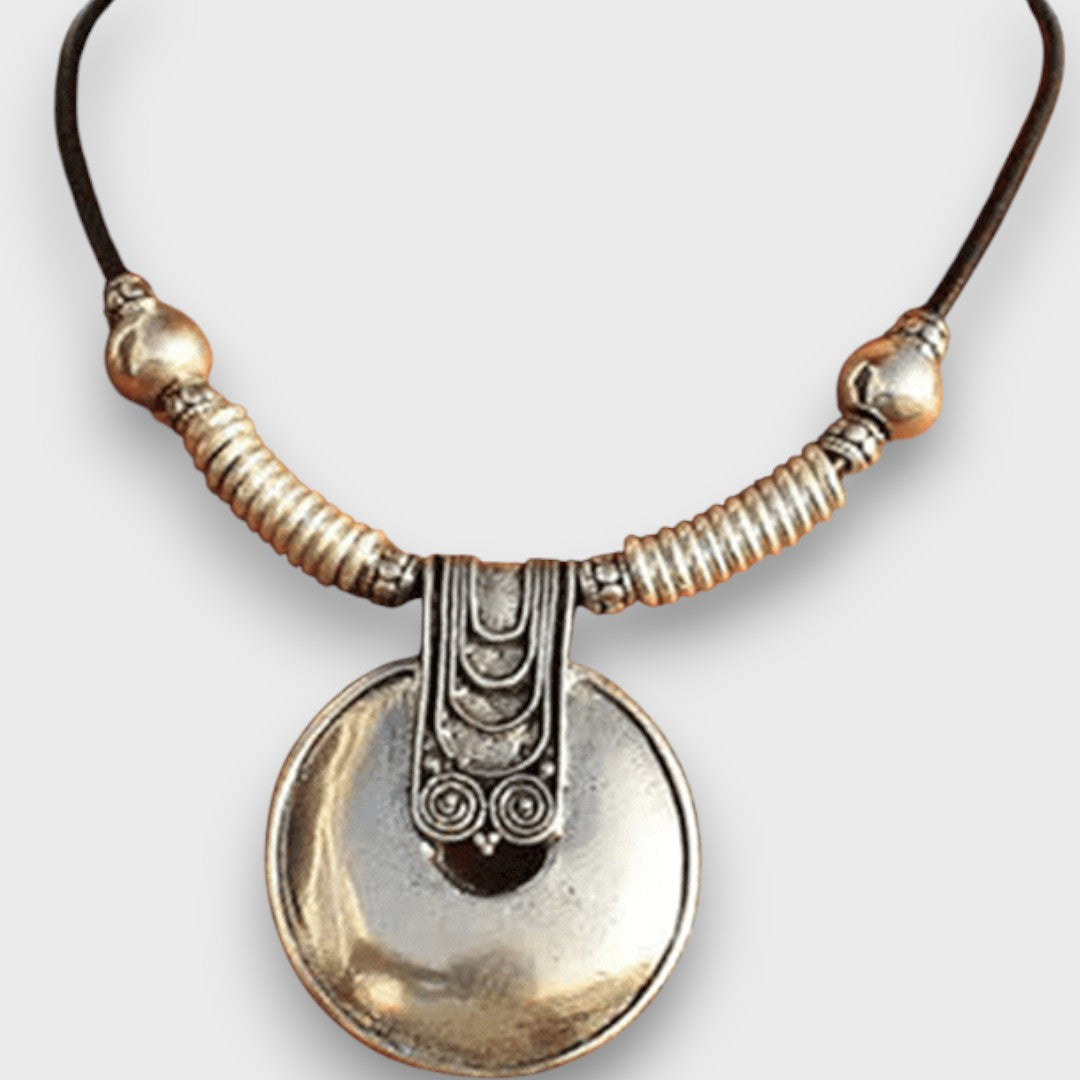 Jorayne – Vintage boho necklace with ring pendant