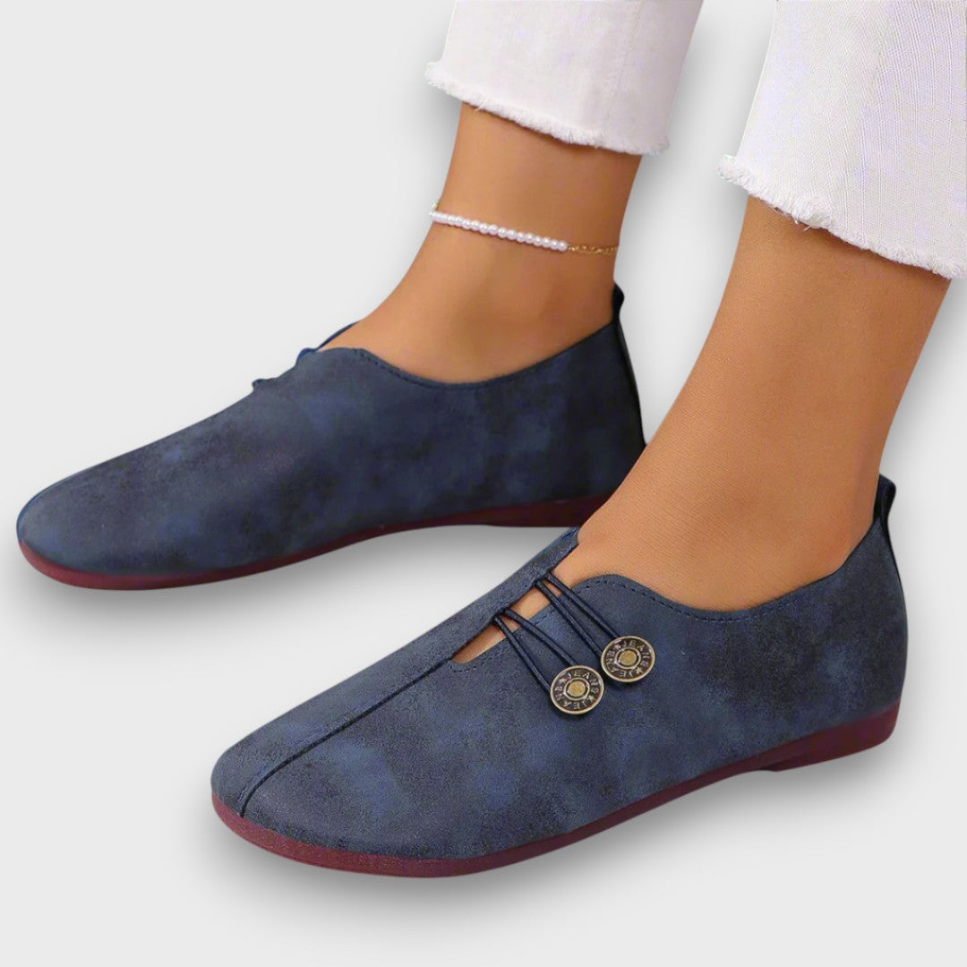 Alina – Classic moccasins with button detail