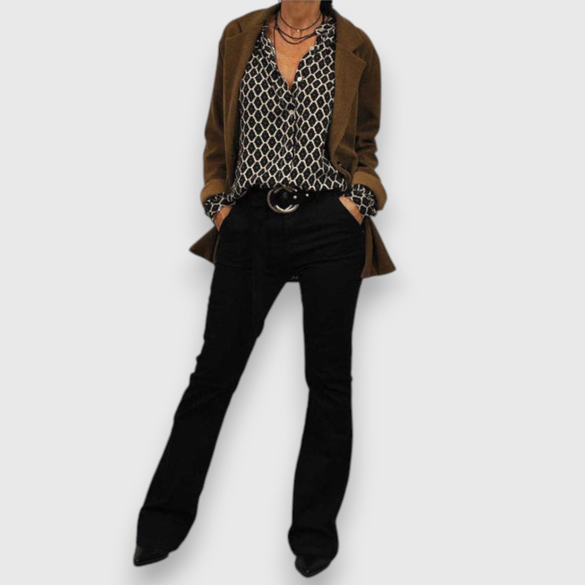 Melvia – Blouse with Modern Pattern