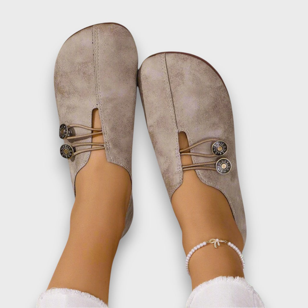 Alina – Classic moccasins with button detail