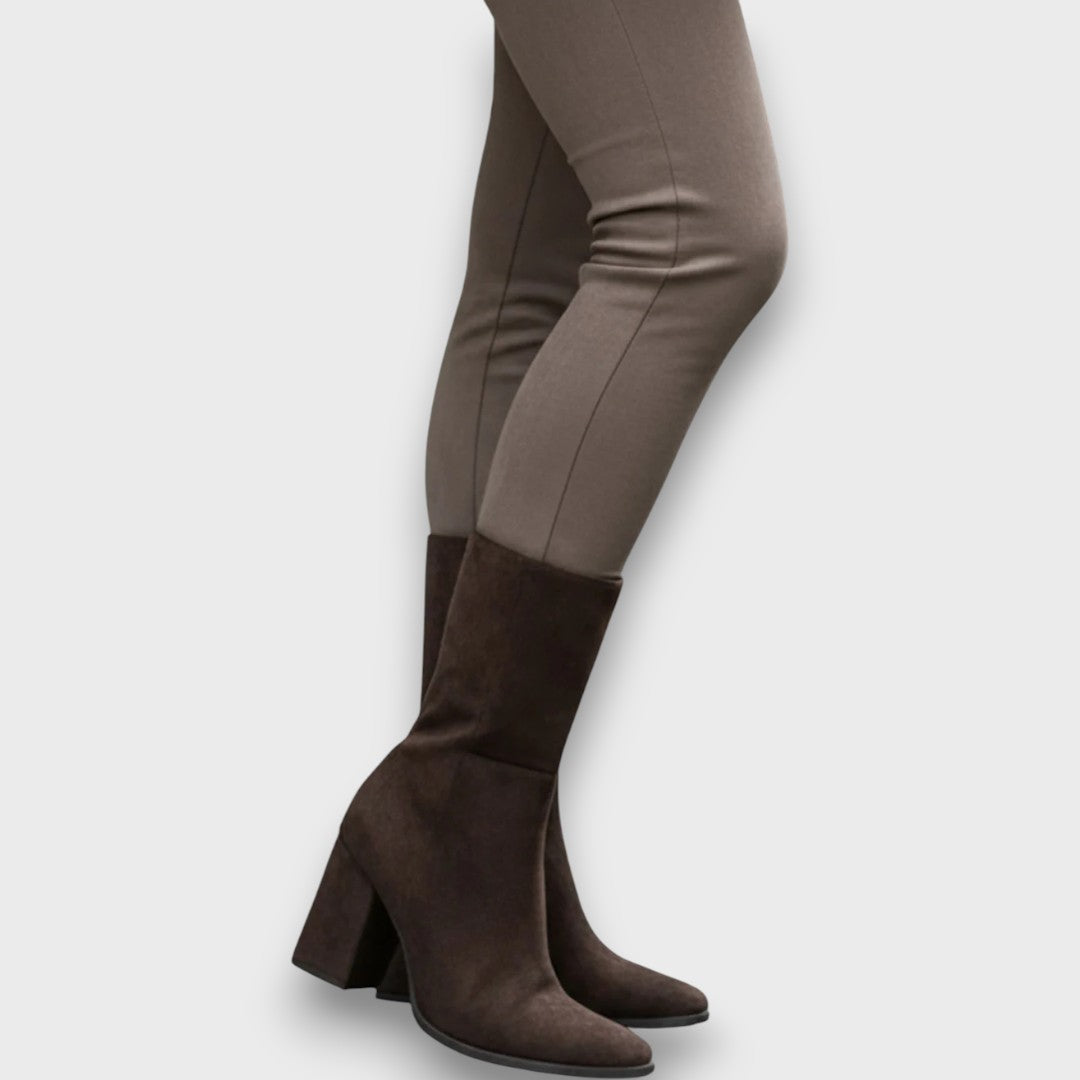 Lorviera – Classic brown heeled boots