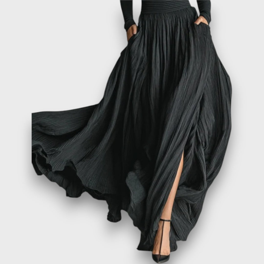 Elisara – Black Set with Turtleneck and Pleated Skirt