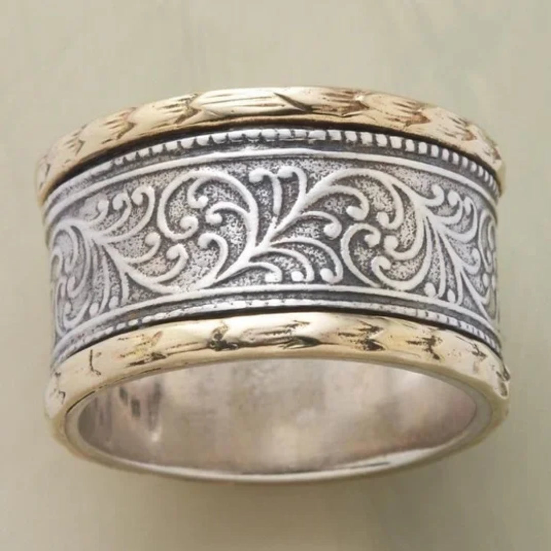 Elarise – Ornate Two-Tone Band Ring