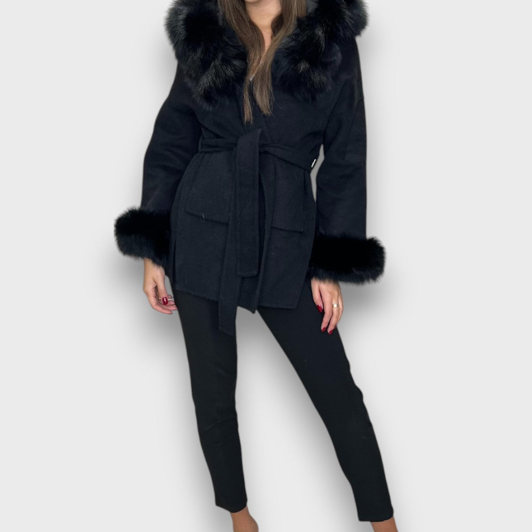 Cartelle – Elegant long coat with hood and statement trim
