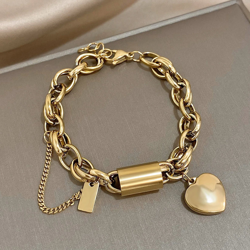 Amoria – Gold Chain Bracelet with Heart Accent