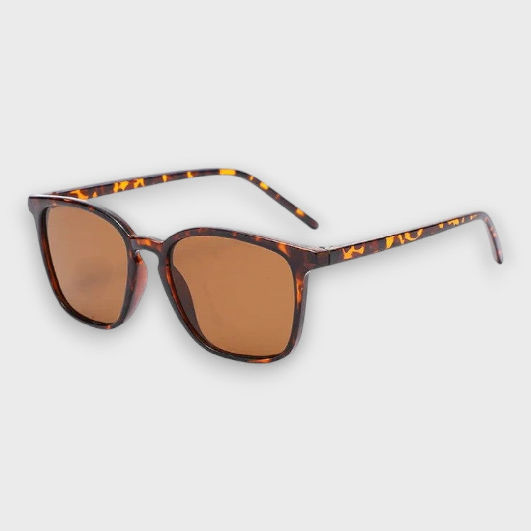 Aynzlee – Refined Retro Sunglasses