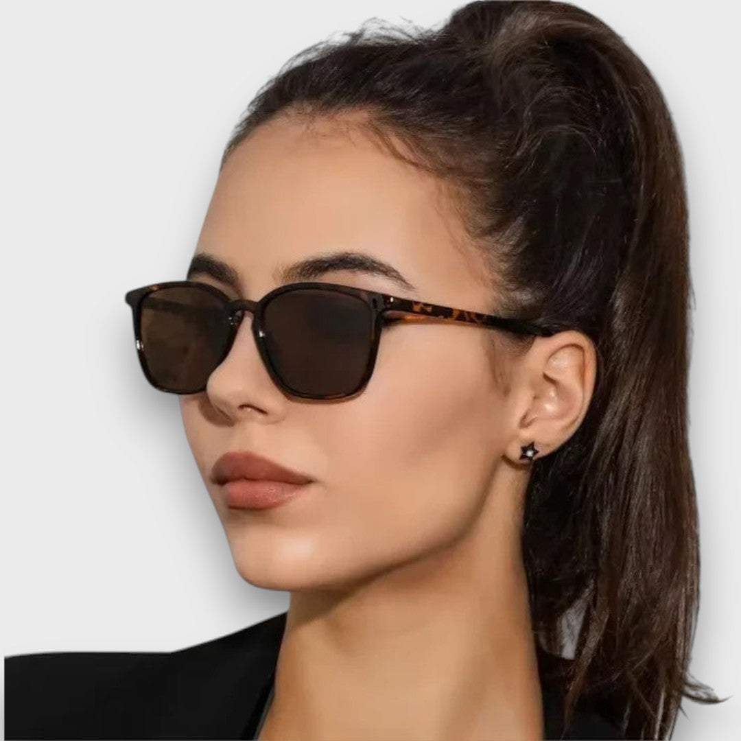 Aynzlee – Refined Retro Sunglasses