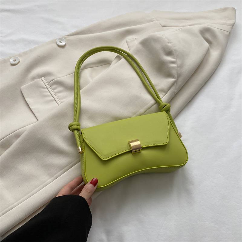 Ceravine – Shoulder Bag with Elegant Accent