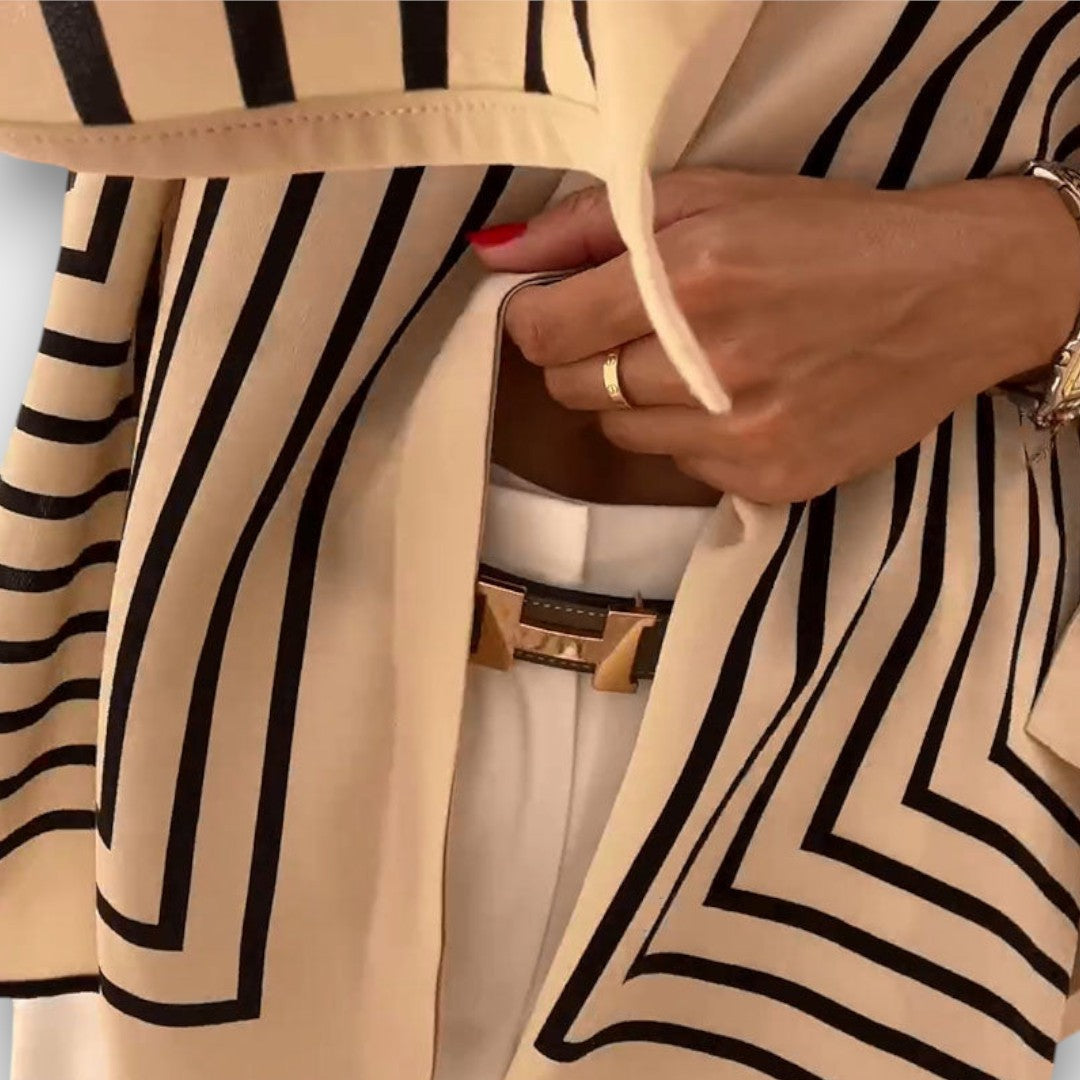 Maelis – Flowing Blouse with Vintage Stripes