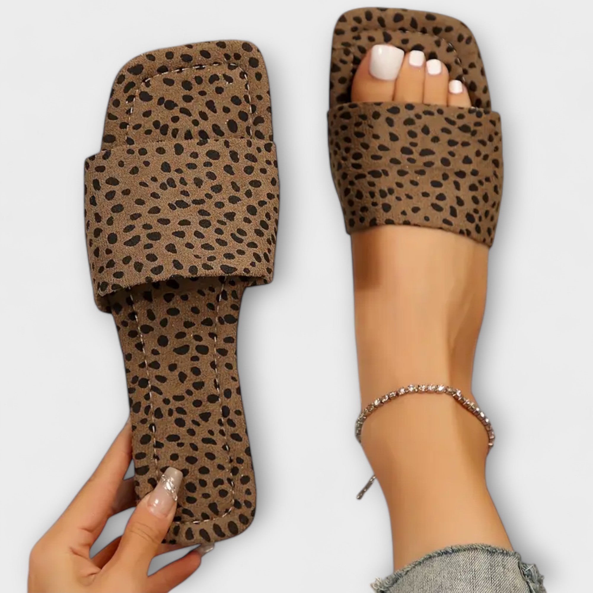 Solvaya – Slipper with Animal Print and Modern Silhouette