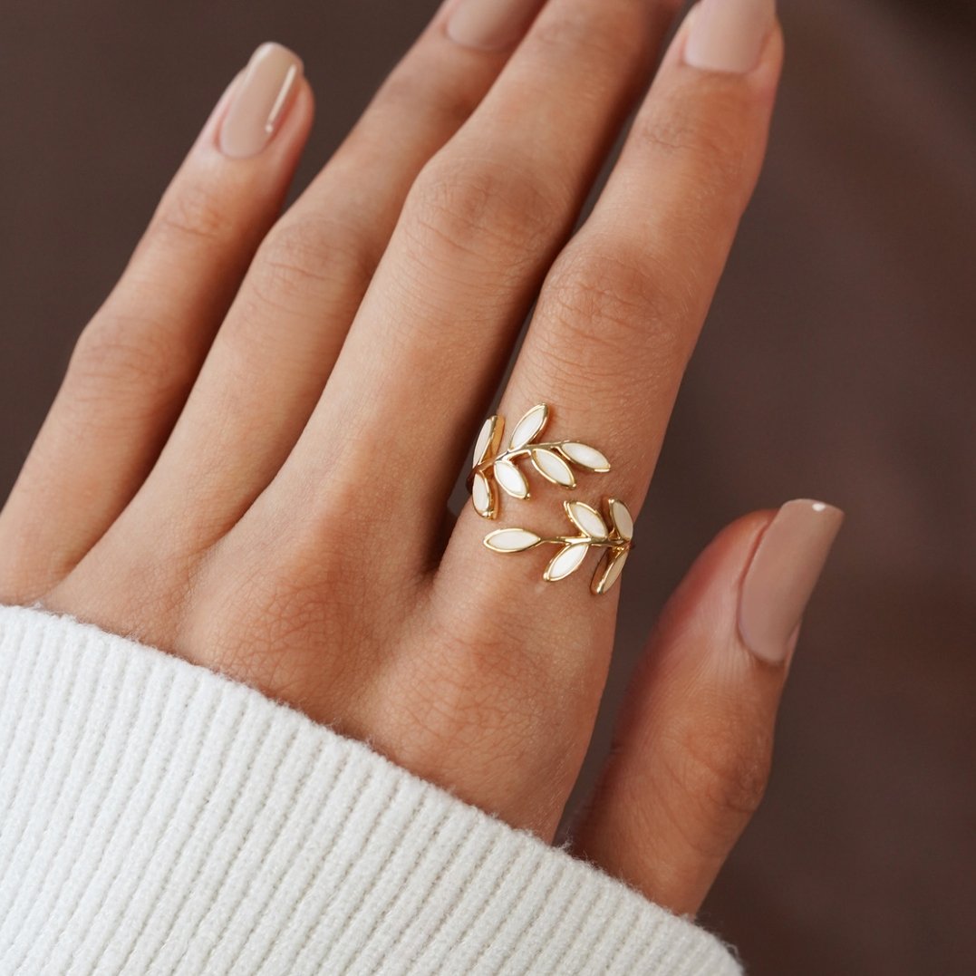 Arden – Sculpted Leaf Ring
