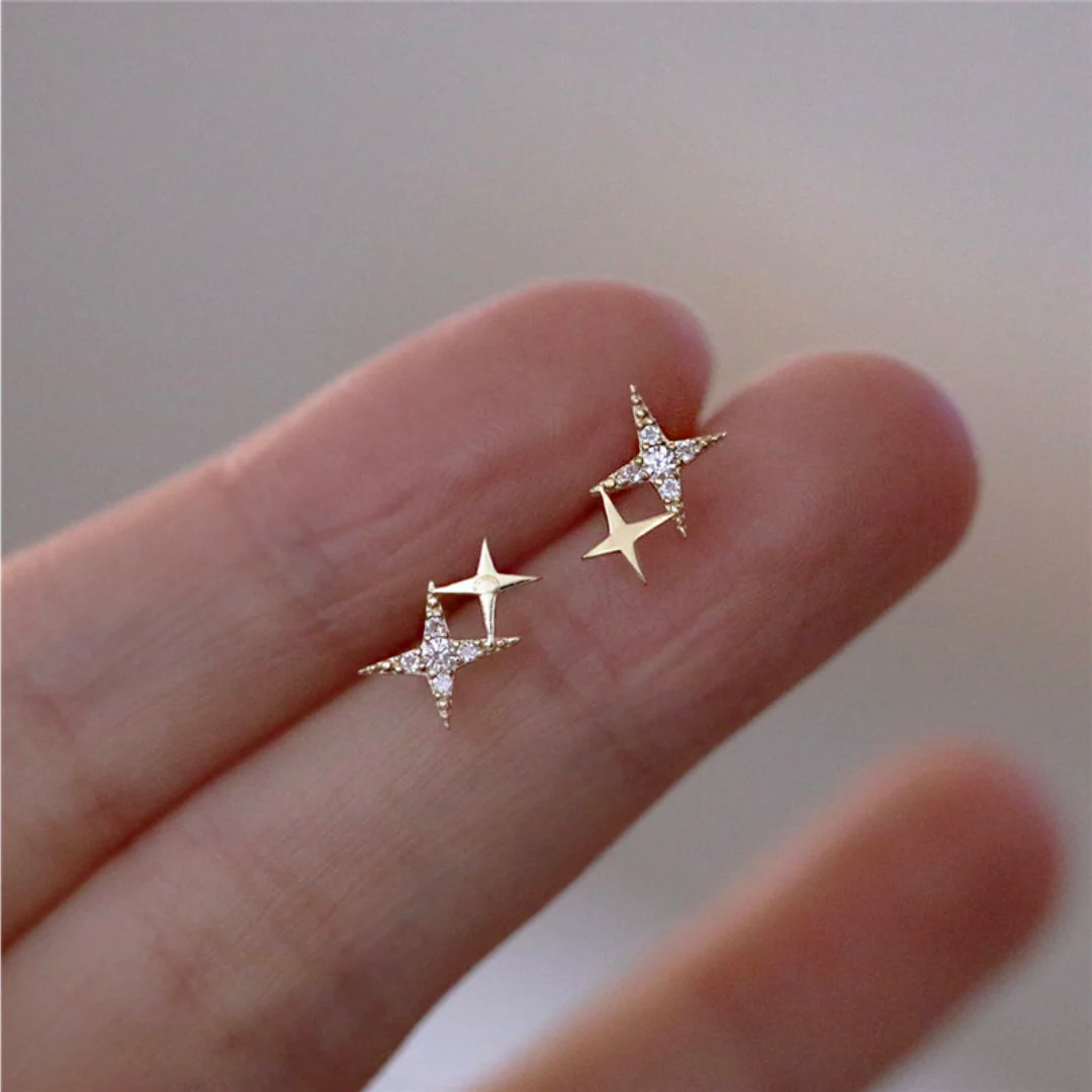 Estina – Sparkling Star Earrings in Delicate Design