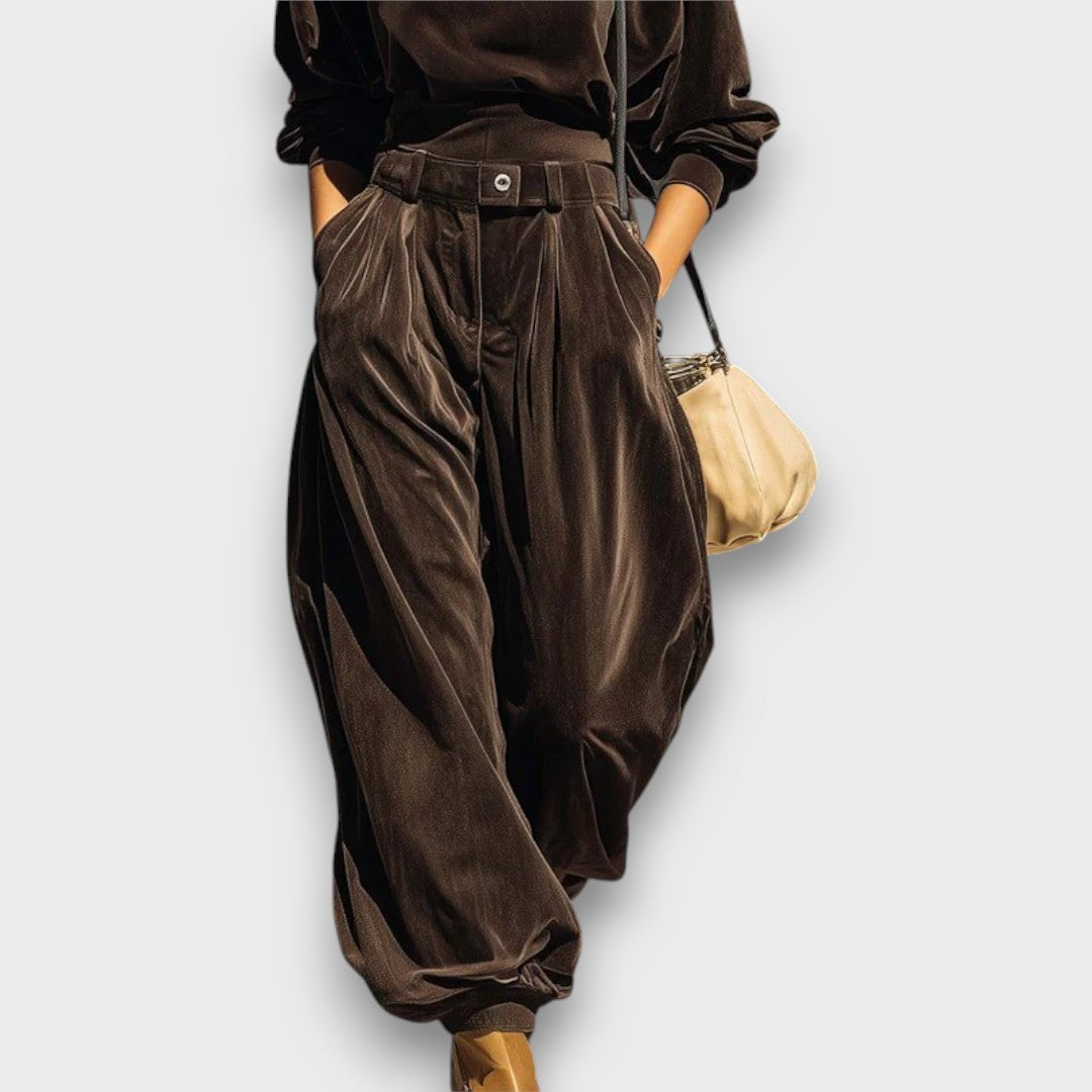 Veloria – Vintage Velvet Hoodie & Trousers Set