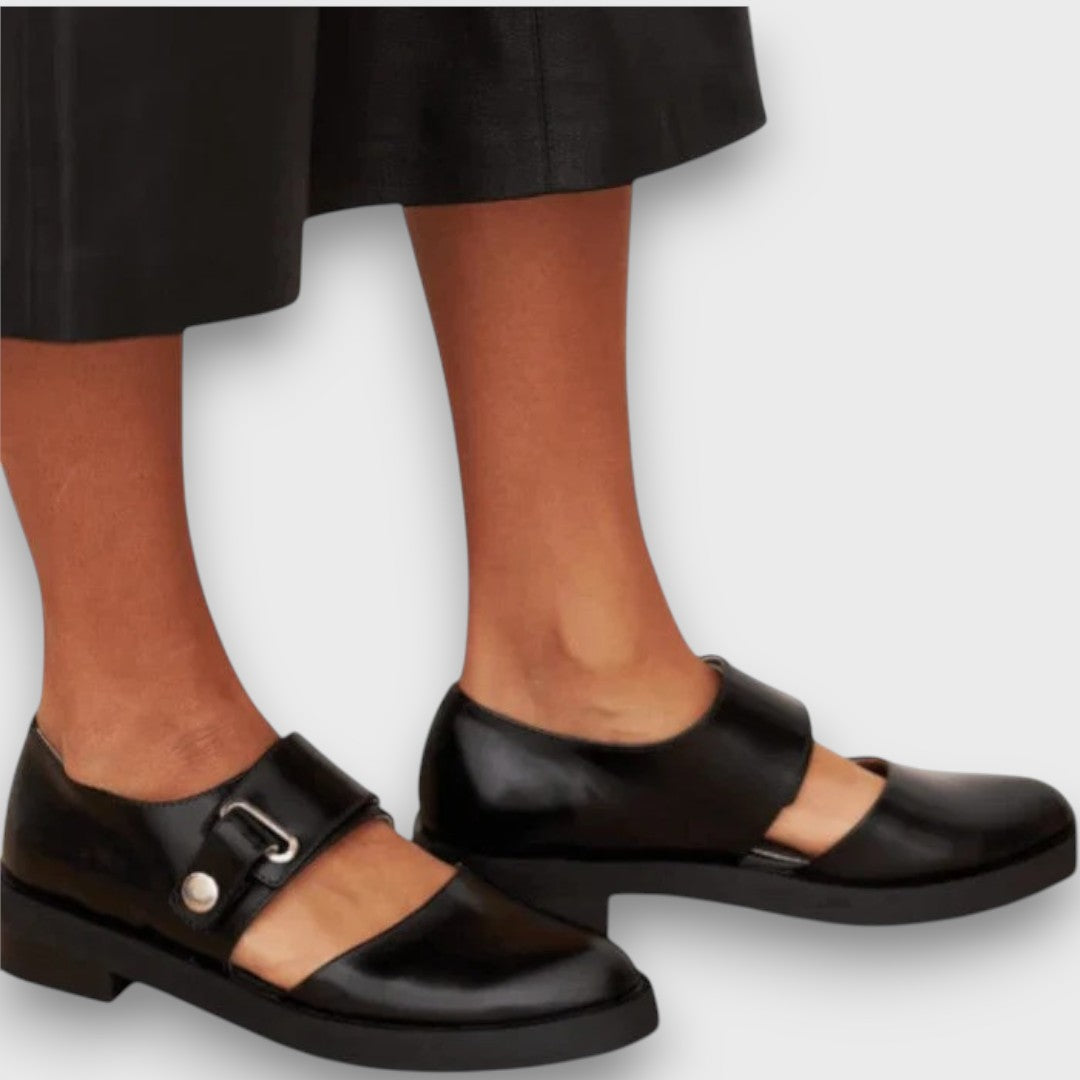 Lyssavelle – Elegant Cut-Out Flats