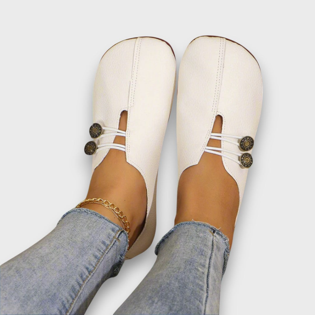 Alina – Classic moccasins with button detail