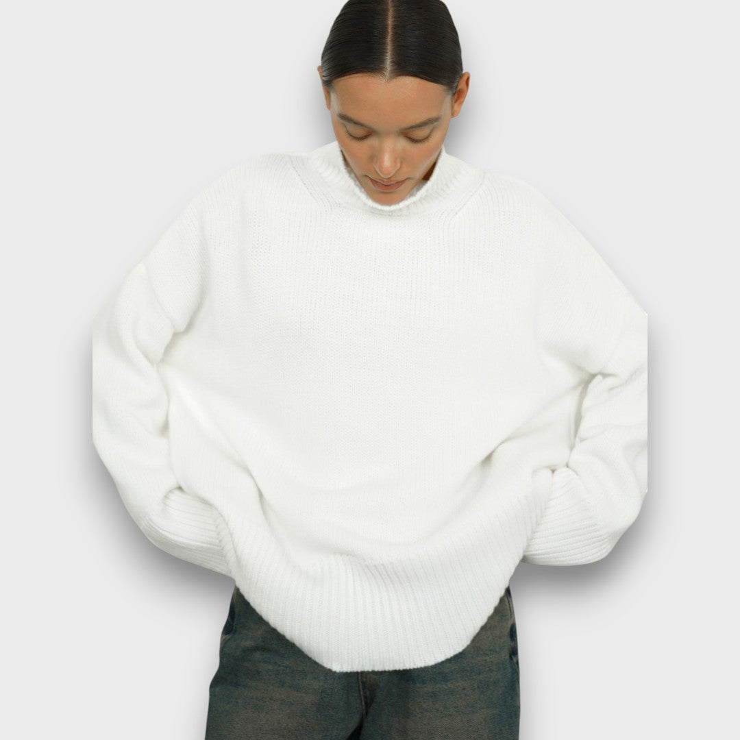 Miles – Minimalist Turtleneck Sweater in Off-White