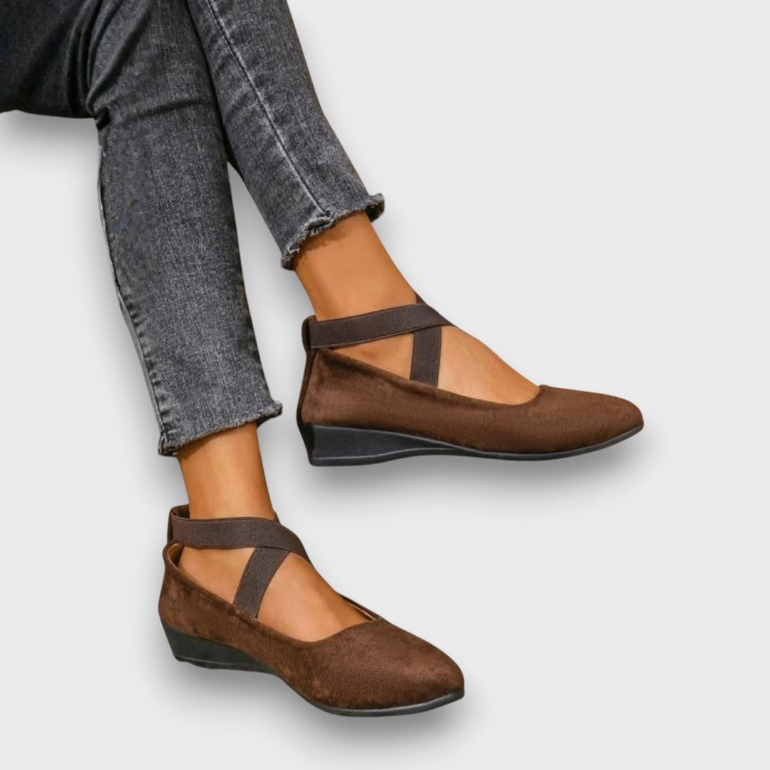 Arlena – Elegant closed wedge shoes