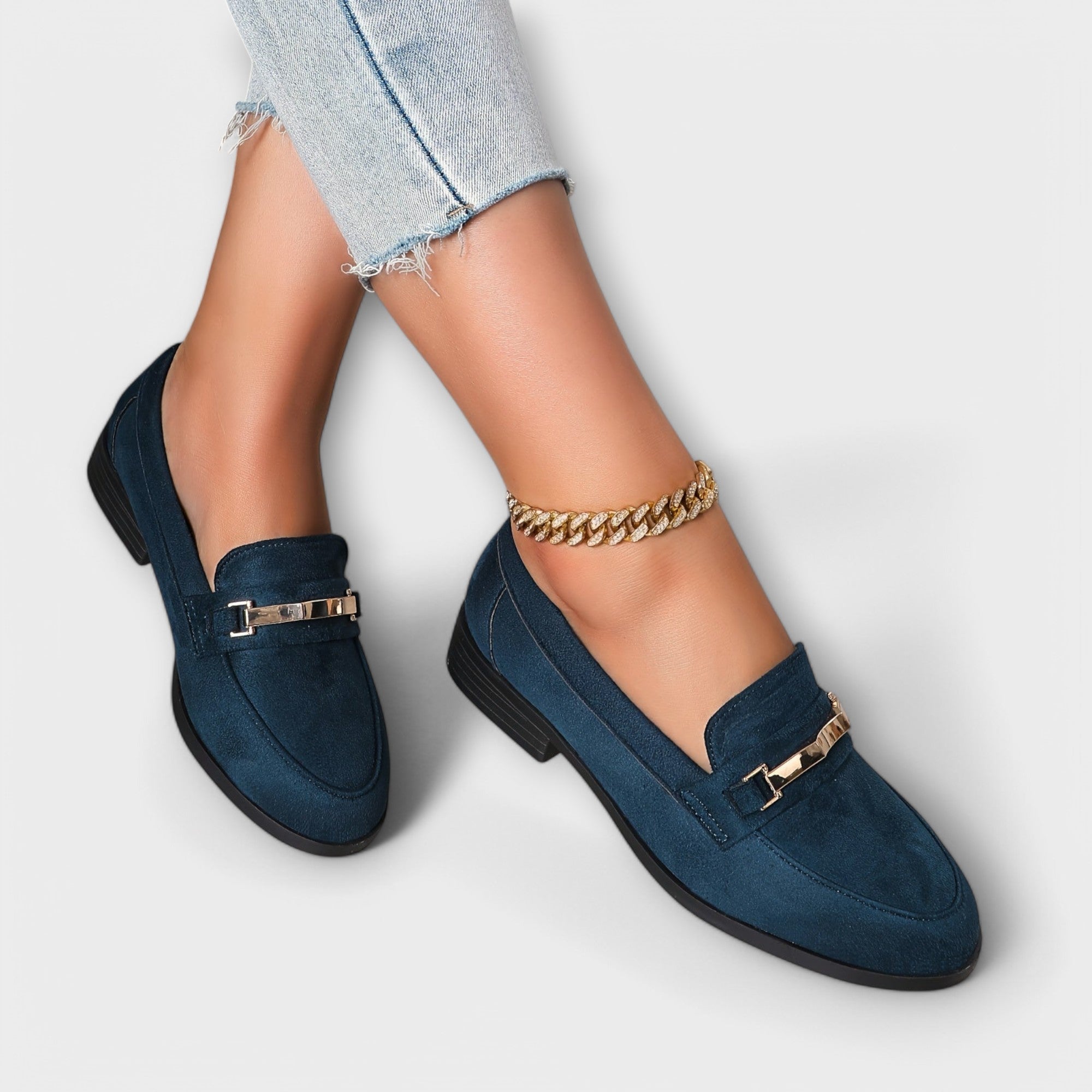Norella – Lightweight Moccasins with Metal Accent