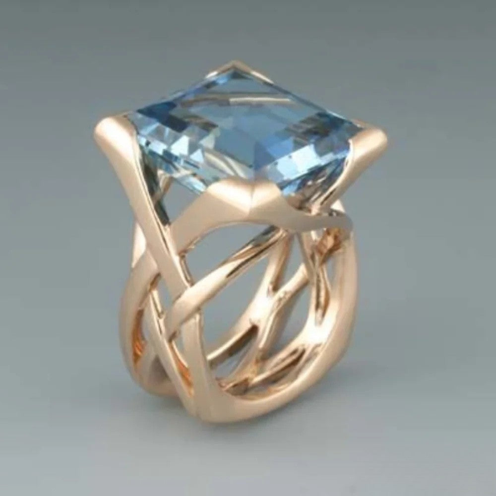 Klora – Classic Ring with Rose Motif