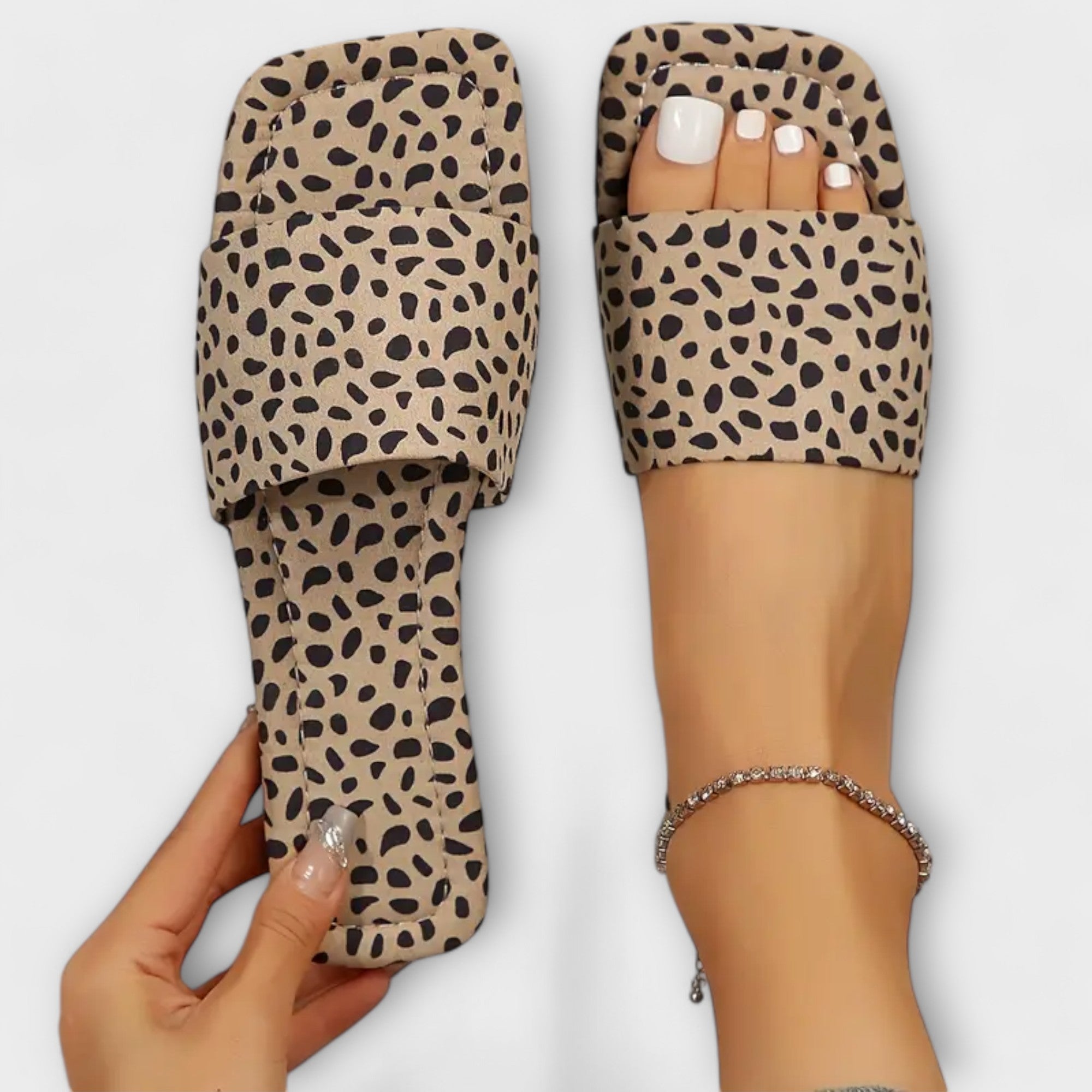 Solvaya – Slipper with Animal Print and Modern Silhouette