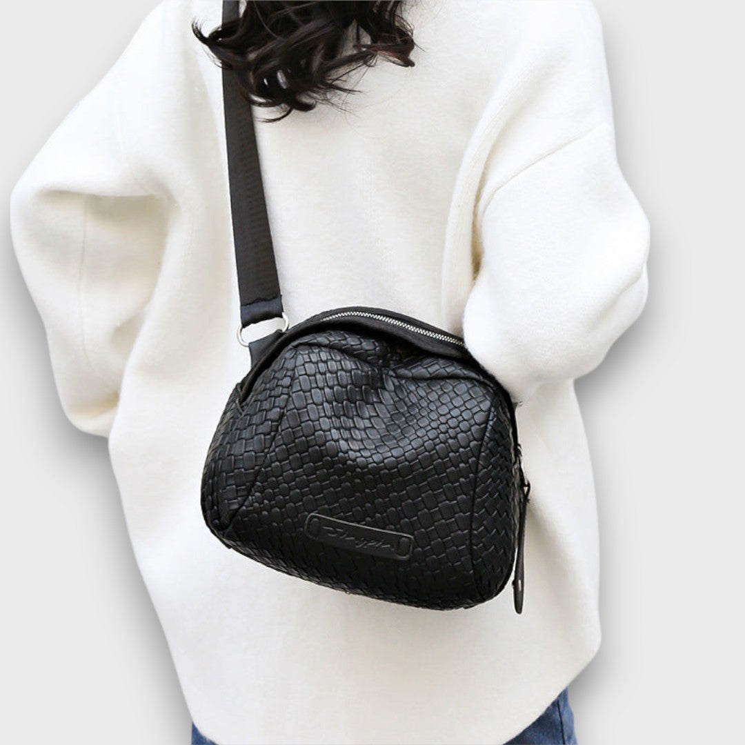 Bronelle – Braided Crossbody Bag in Shell Shape