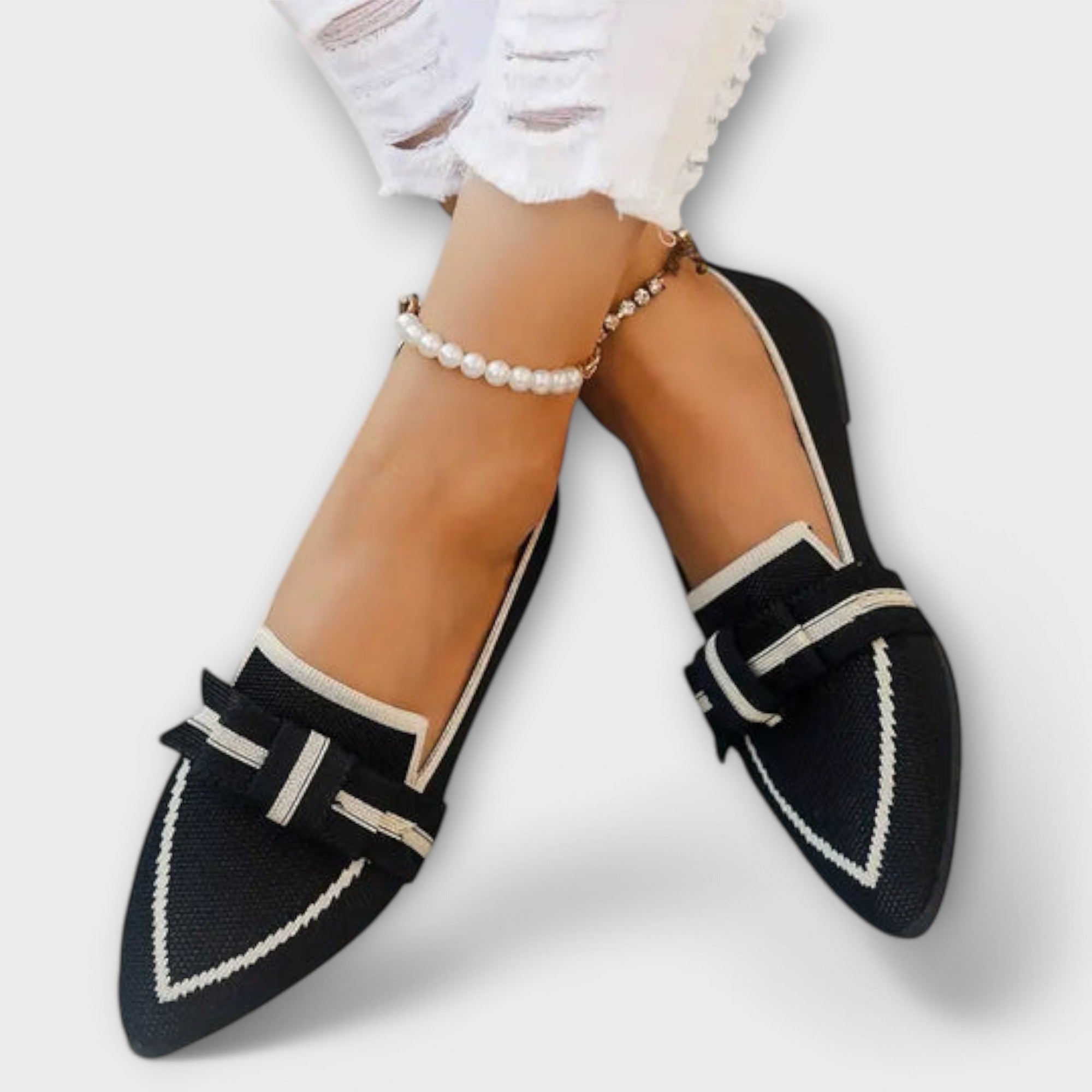 Elanira – Flat Shoes with Bow Detail
