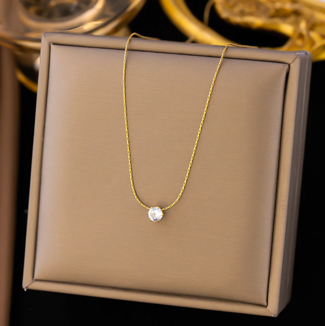 Ceraline – Shimmering Necklace with Sparkling Accent