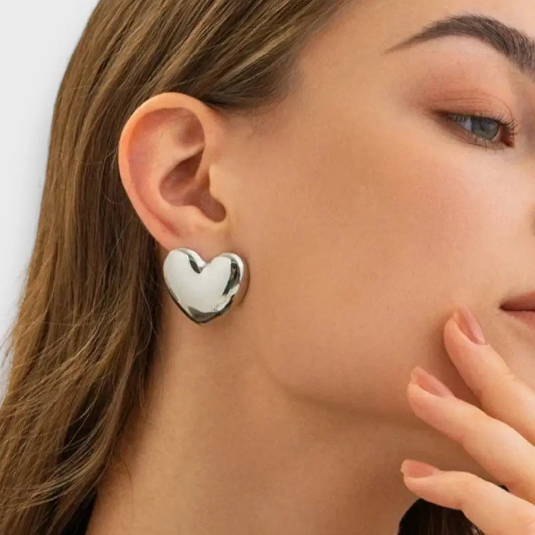 Harpy – Heart-Shaped Stud Earrings