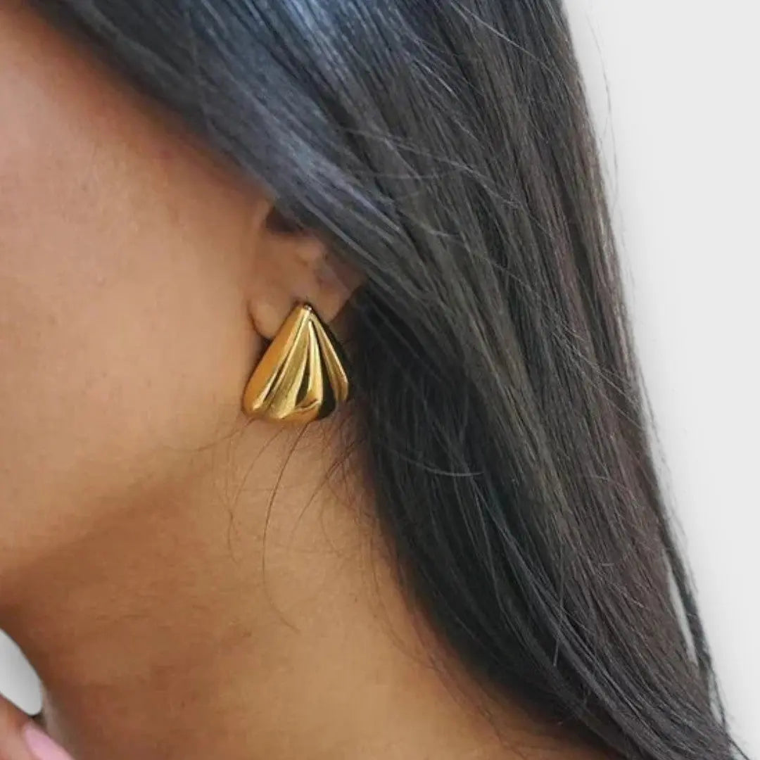 Nuna – Golden Stud Earrings with Sculptural Character