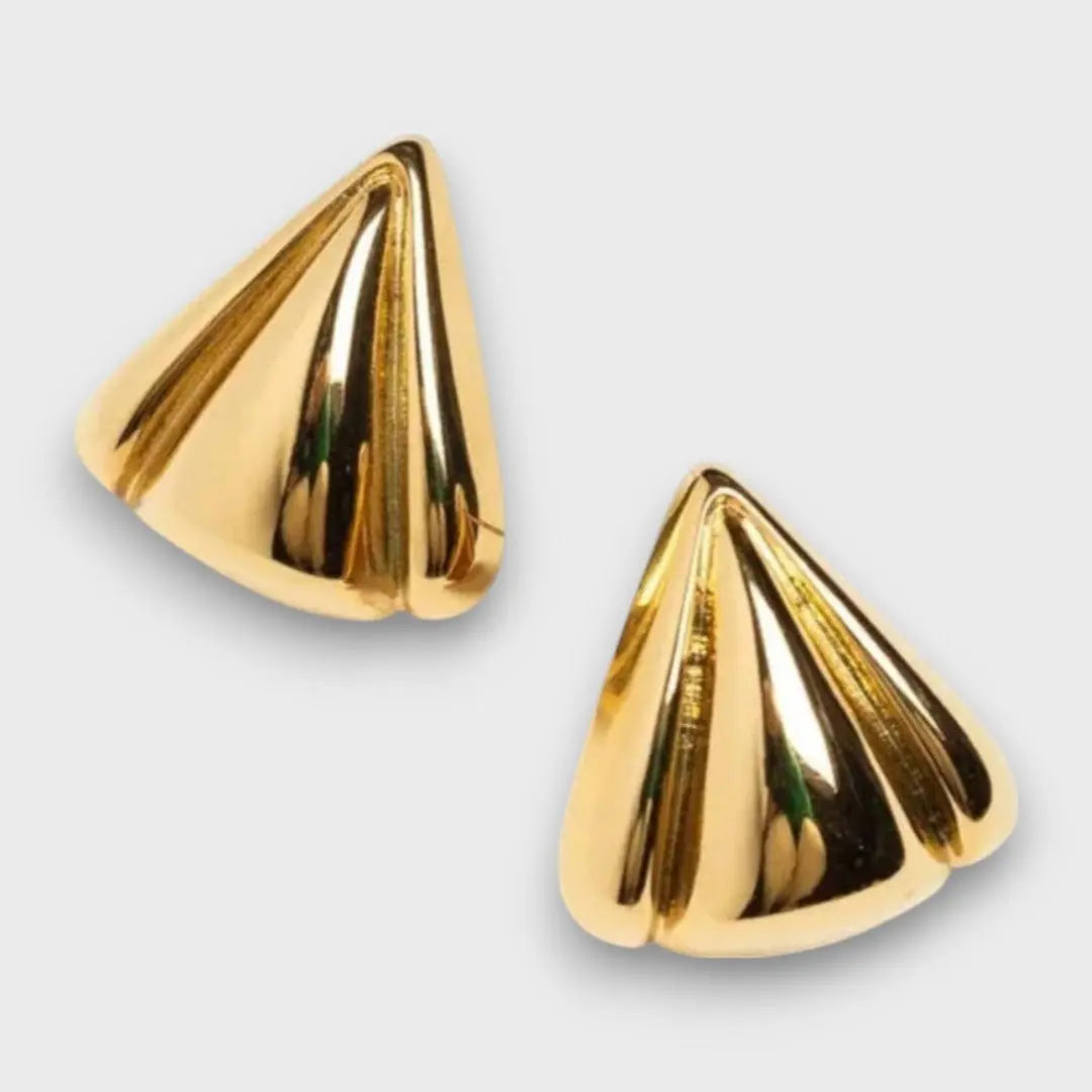 Nuna – Golden Stud Earrings with Sculptural Character