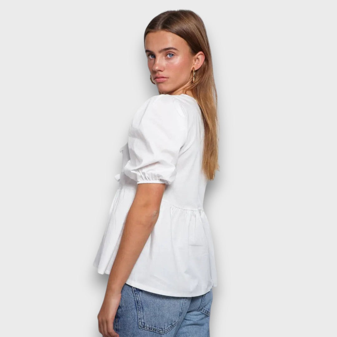 Solene – Blouse with tying details and light A-line