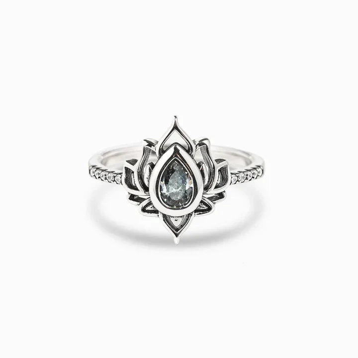 Calixa – Lotus Statement Ring
