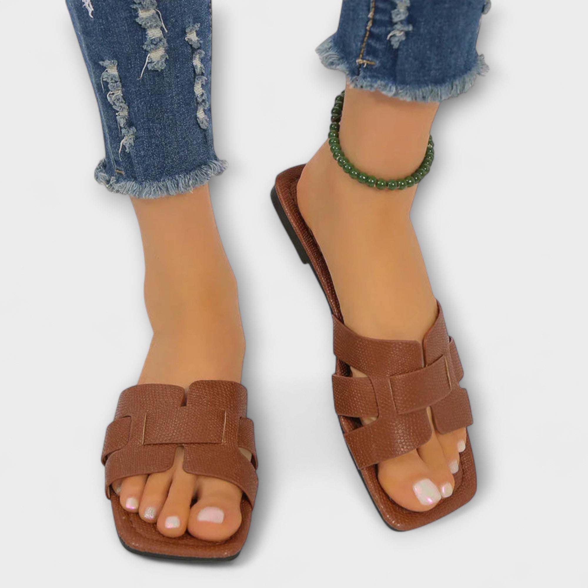 Darelle – Flat Sandals with Light Elegance