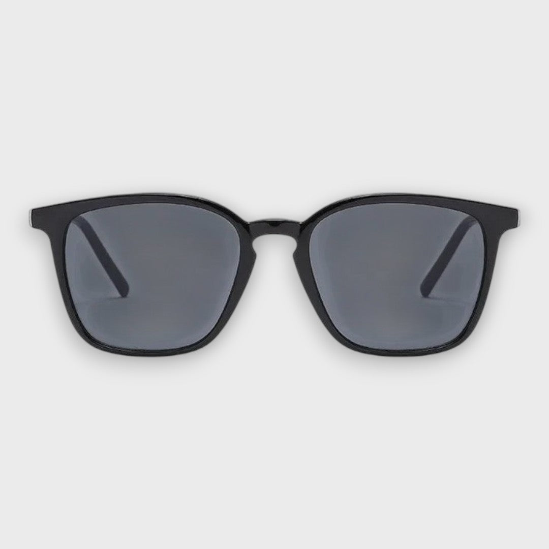 Aynzlee – Refined Retro Sunglasses