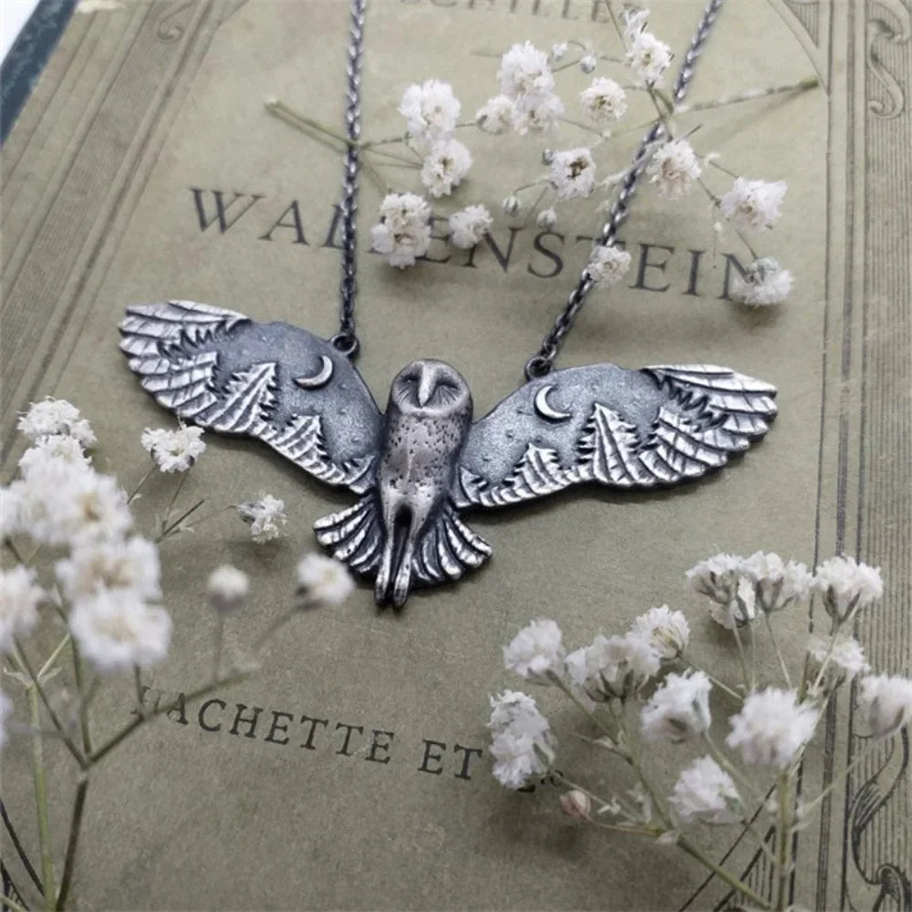 Lunareth – Vintage Owl Moon Necklace with Mystical Depth