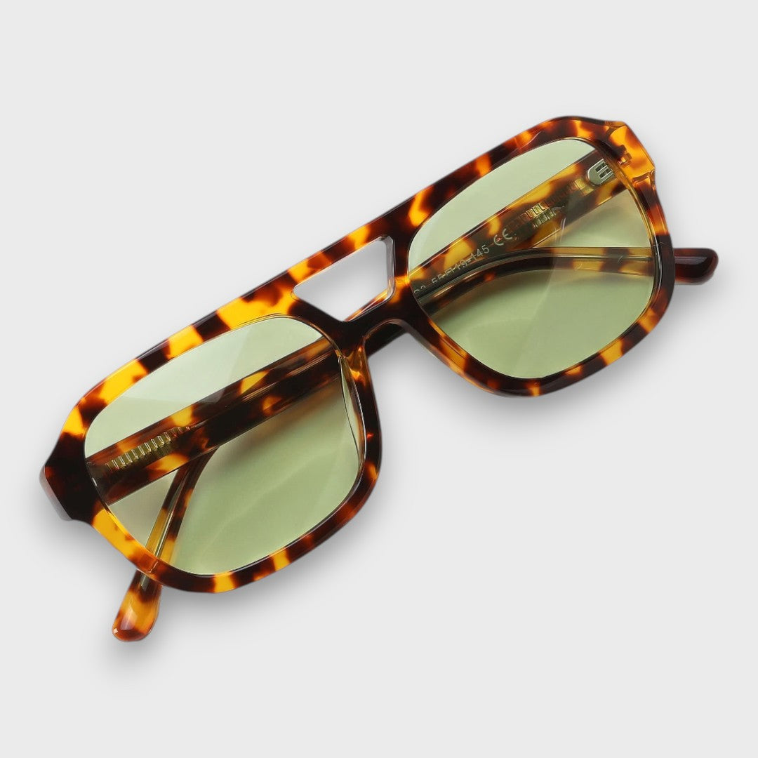Jaslynn – Elegant Tortoise Sunglasses