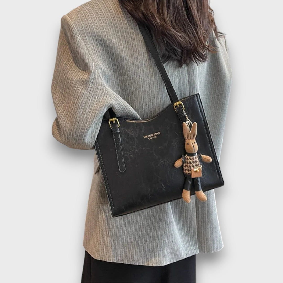 Corianne – Structured Shoulder Bag with Urban Lightness