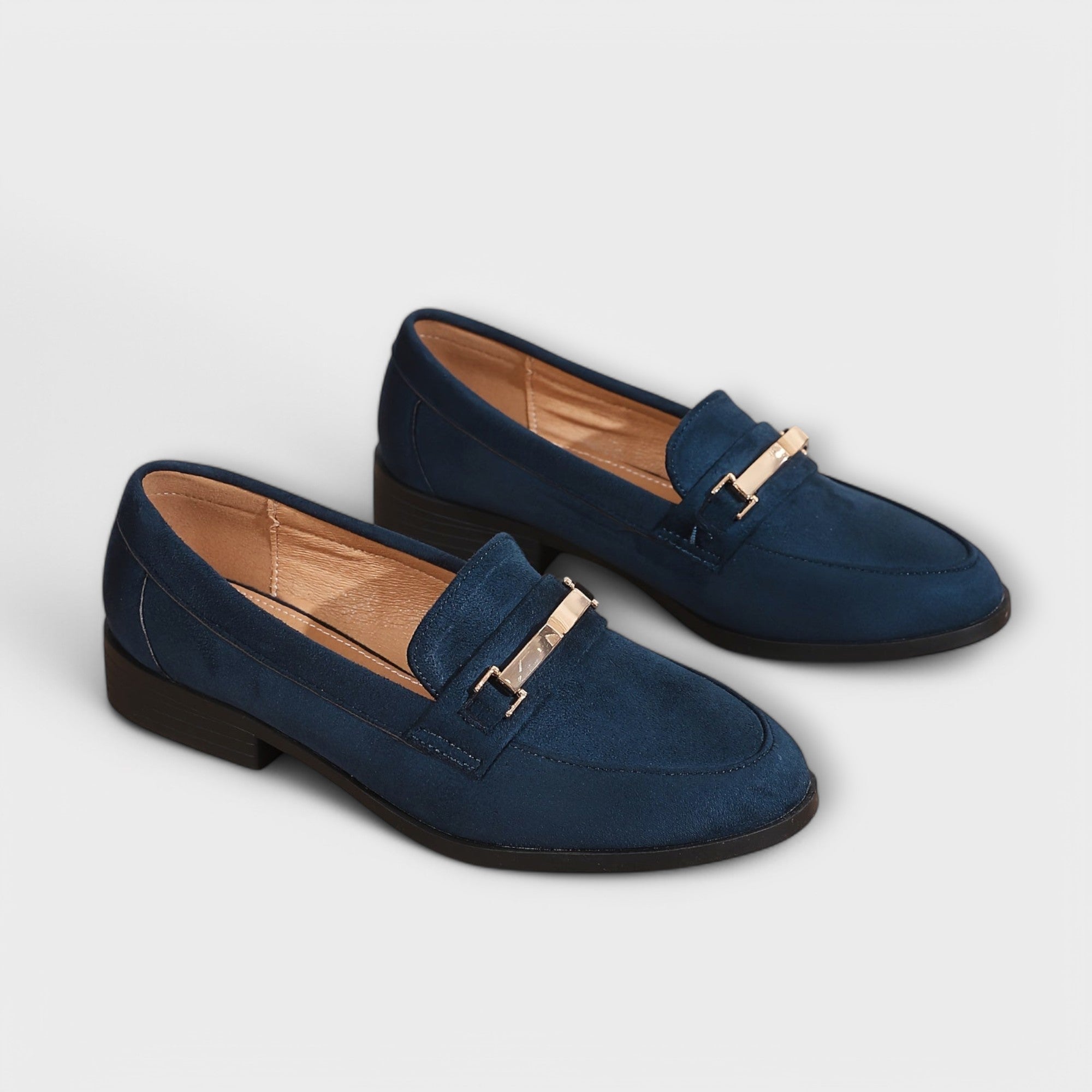Norella – Lightweight Moccasins with Metal Accent