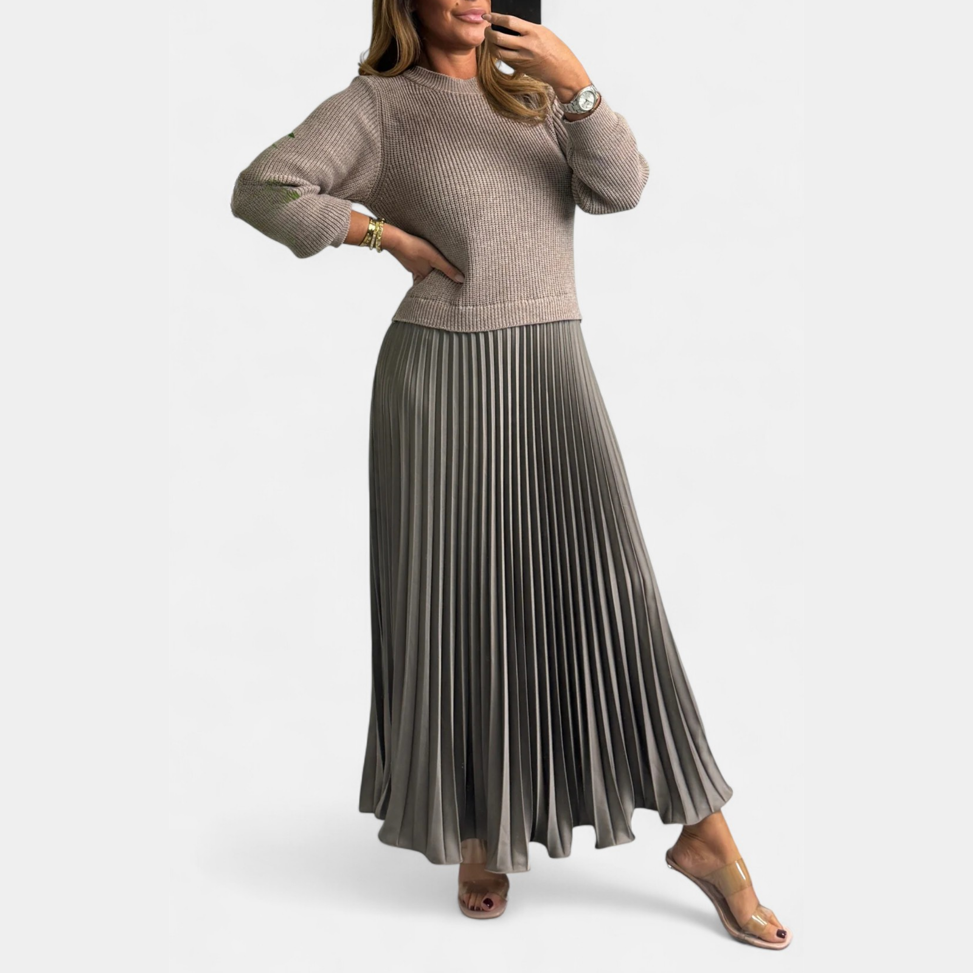Claudia - Maxi dress with sweater and pleated skirt