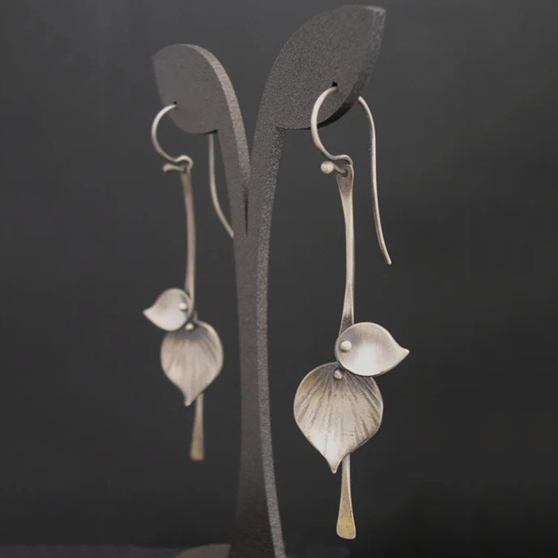 Lupera – Vintage Earrings in Delicate Leaf Shape