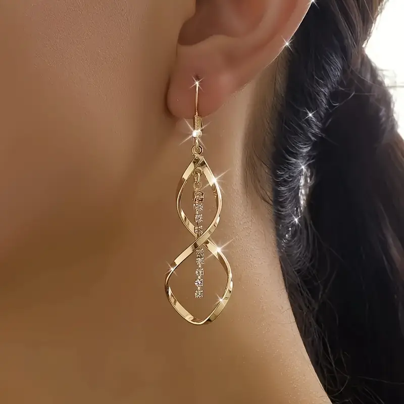 Solania – Hanging Earrings with Feminine Movement