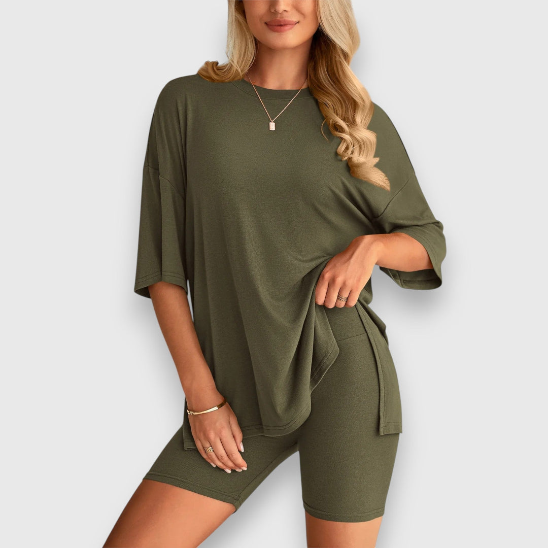 Malia – Lounge Set of Oversized Shirt and Shorts