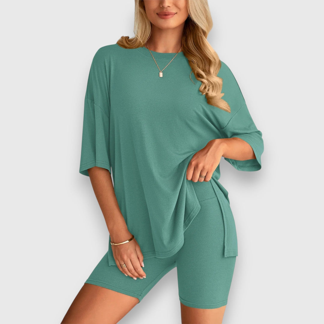 Malia – Lounge Set of Oversized Shirt and Shorts