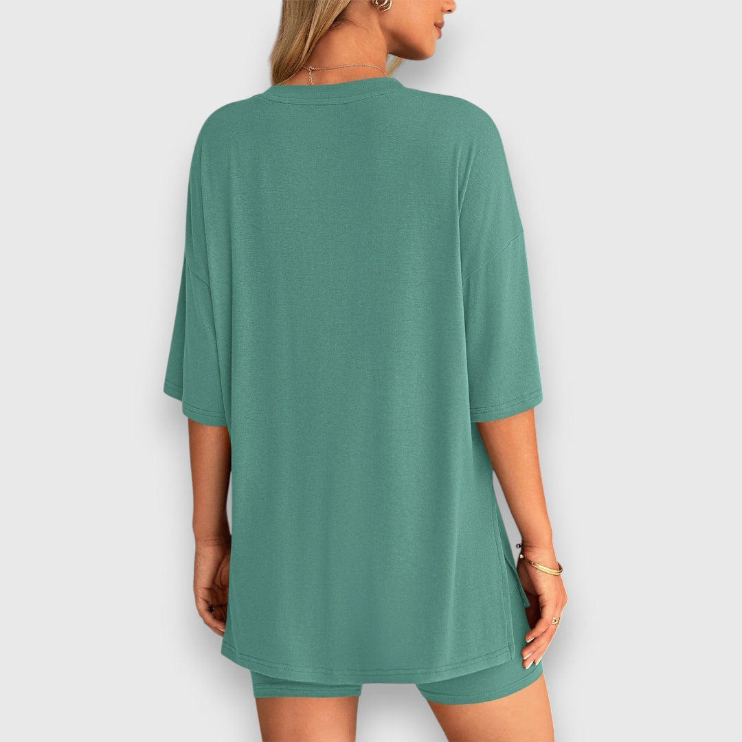 Malia – Lounge Set of Oversized Shirt and Shorts