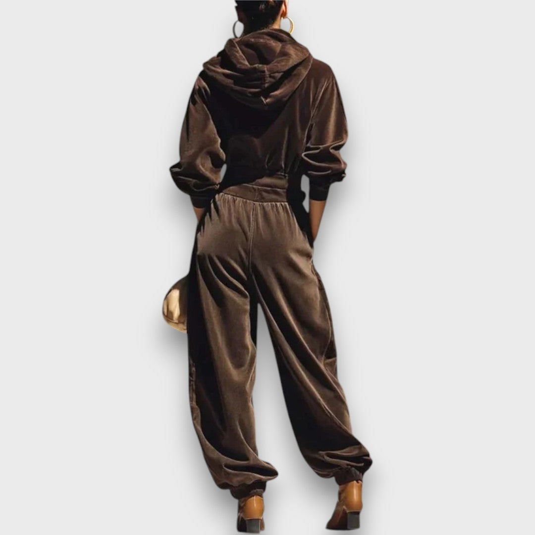 Veloria – Vintage Velvet Hoodie & Trousers Set