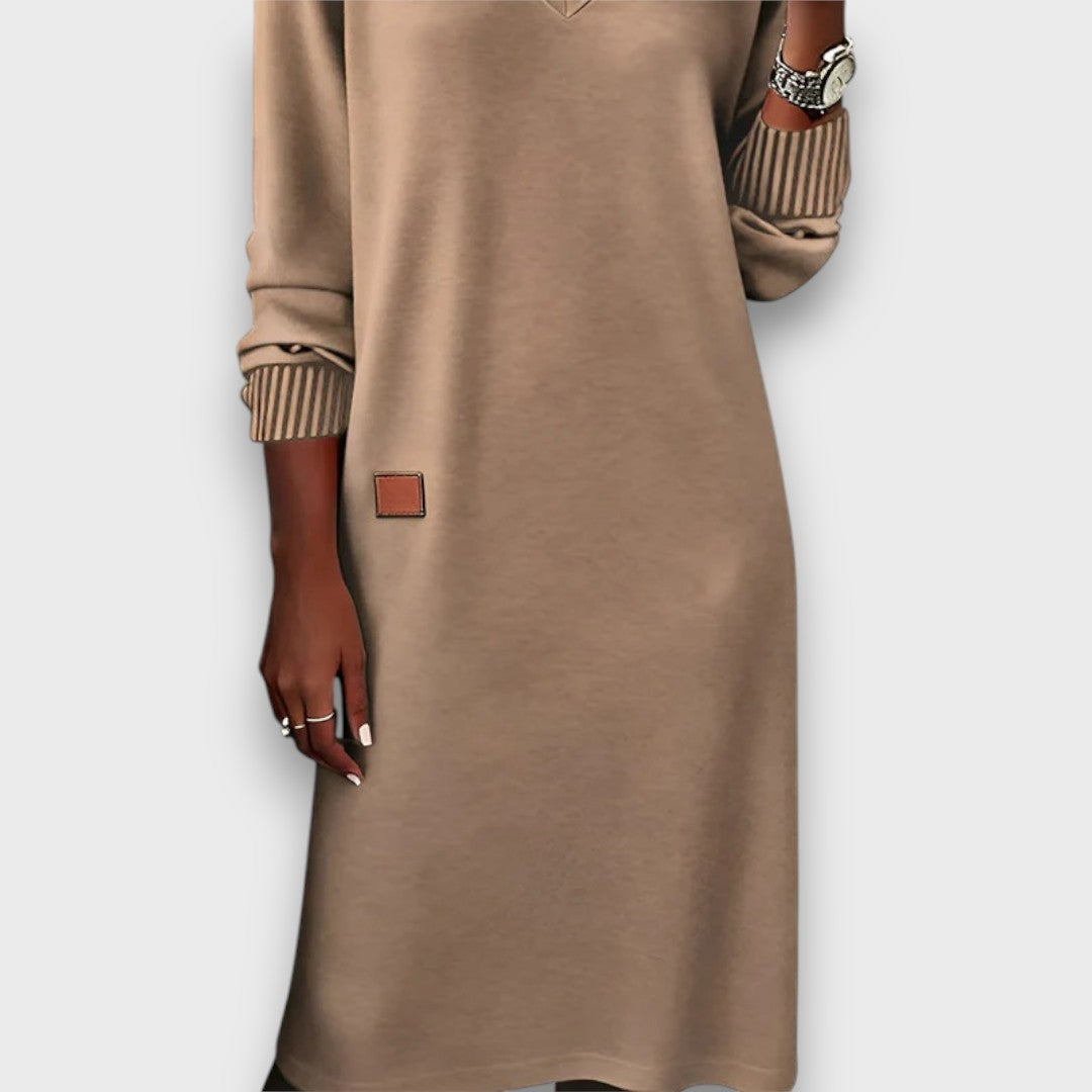 Haylen – Relaxed Knit V-Neck Dress