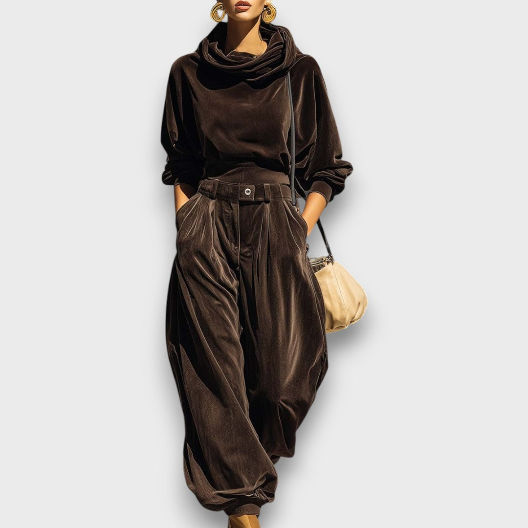 Veloria – Vintage Velvet Hoodie & Trousers Set