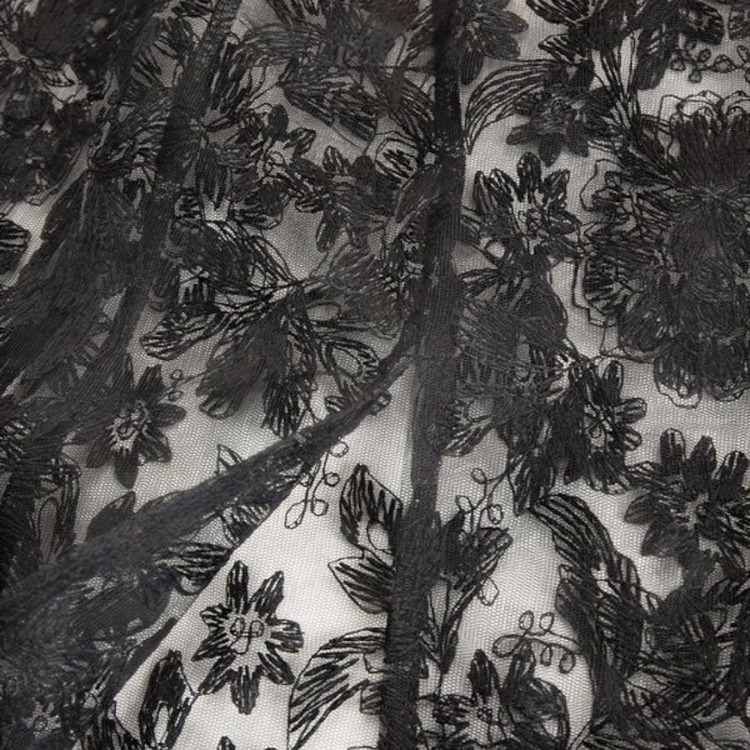 Liona – Tailored Lace-Panel Evening Gown