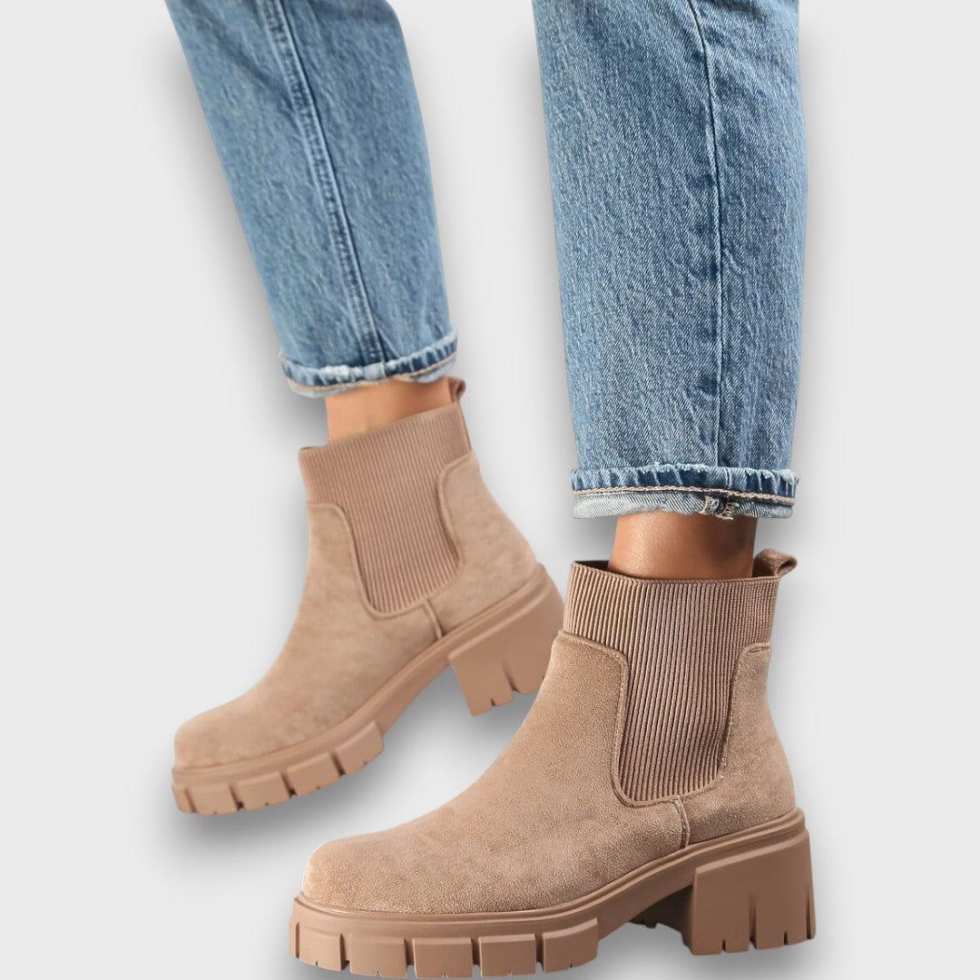 Clana – Ribbed Chelsea Platform Boots