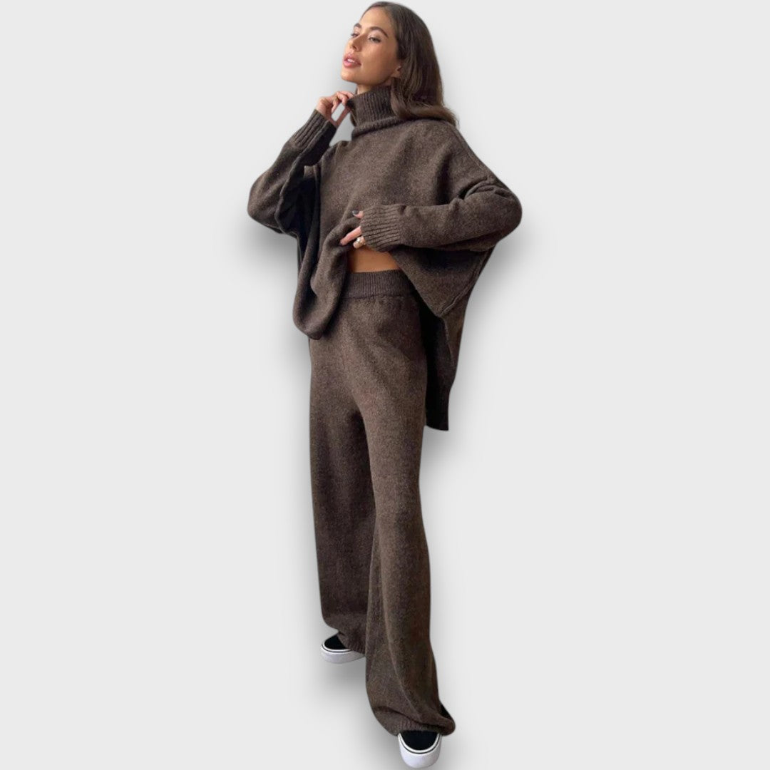 Gevanna – Two-Piece Knitted Set with Roll Neck